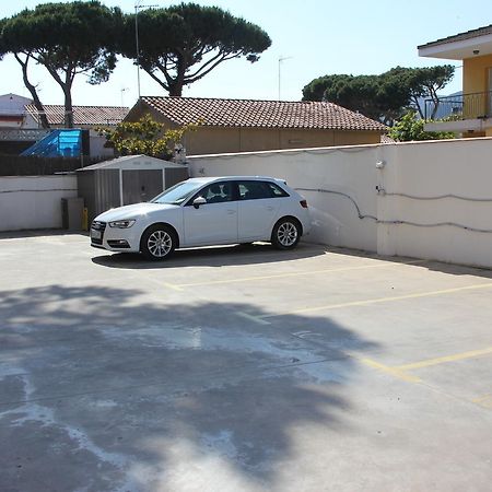 Apartamentos Caru Castelldefels Luaran gambar