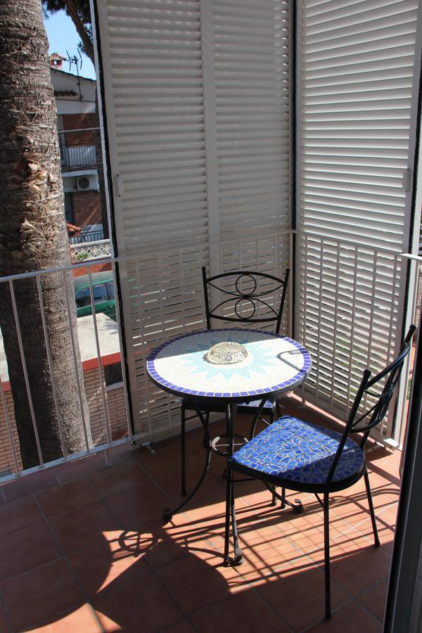 Apartamentos Caru Castelldefels Luaran gambar