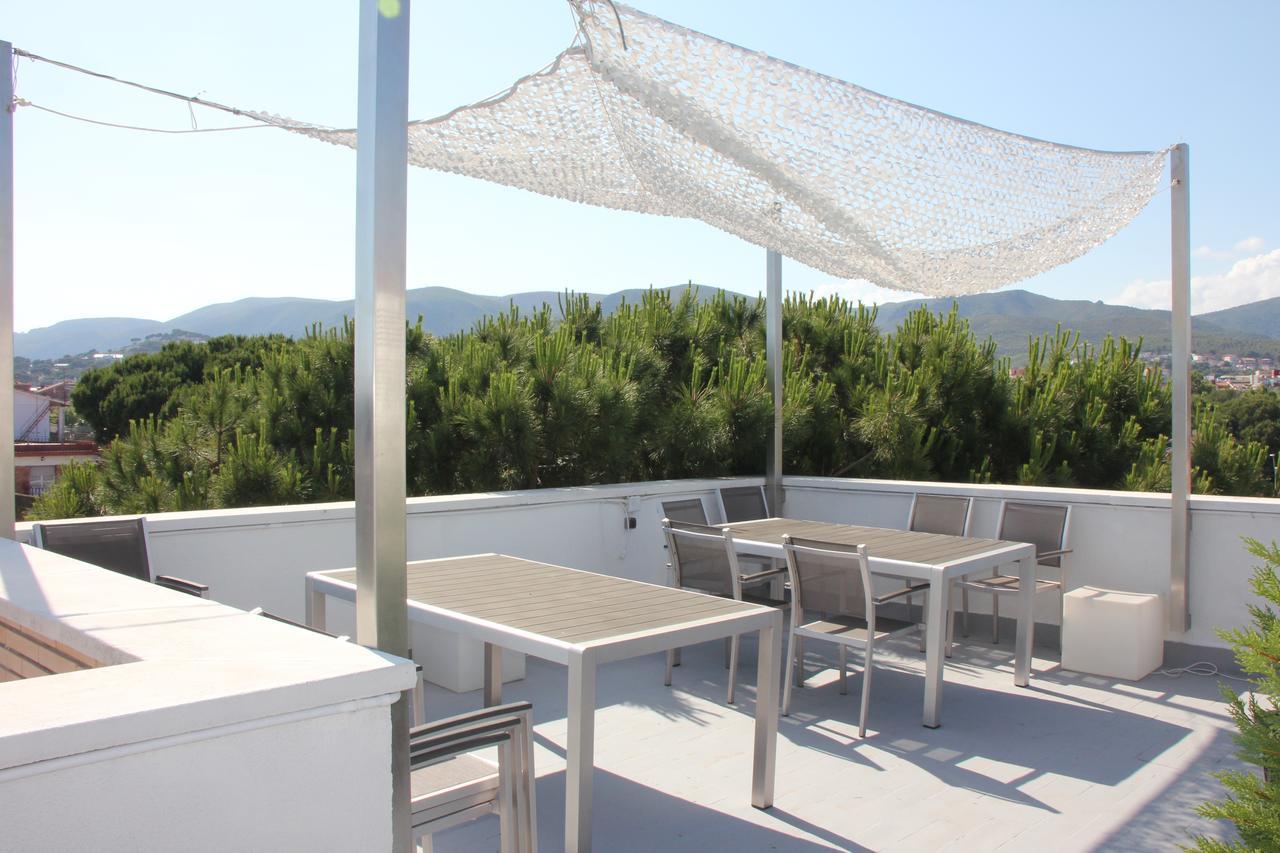 Apartamentos Caru Castelldefels Luaran gambar