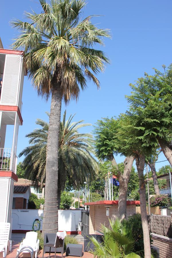 Apartamentos Caru Castelldefels Luaran gambar